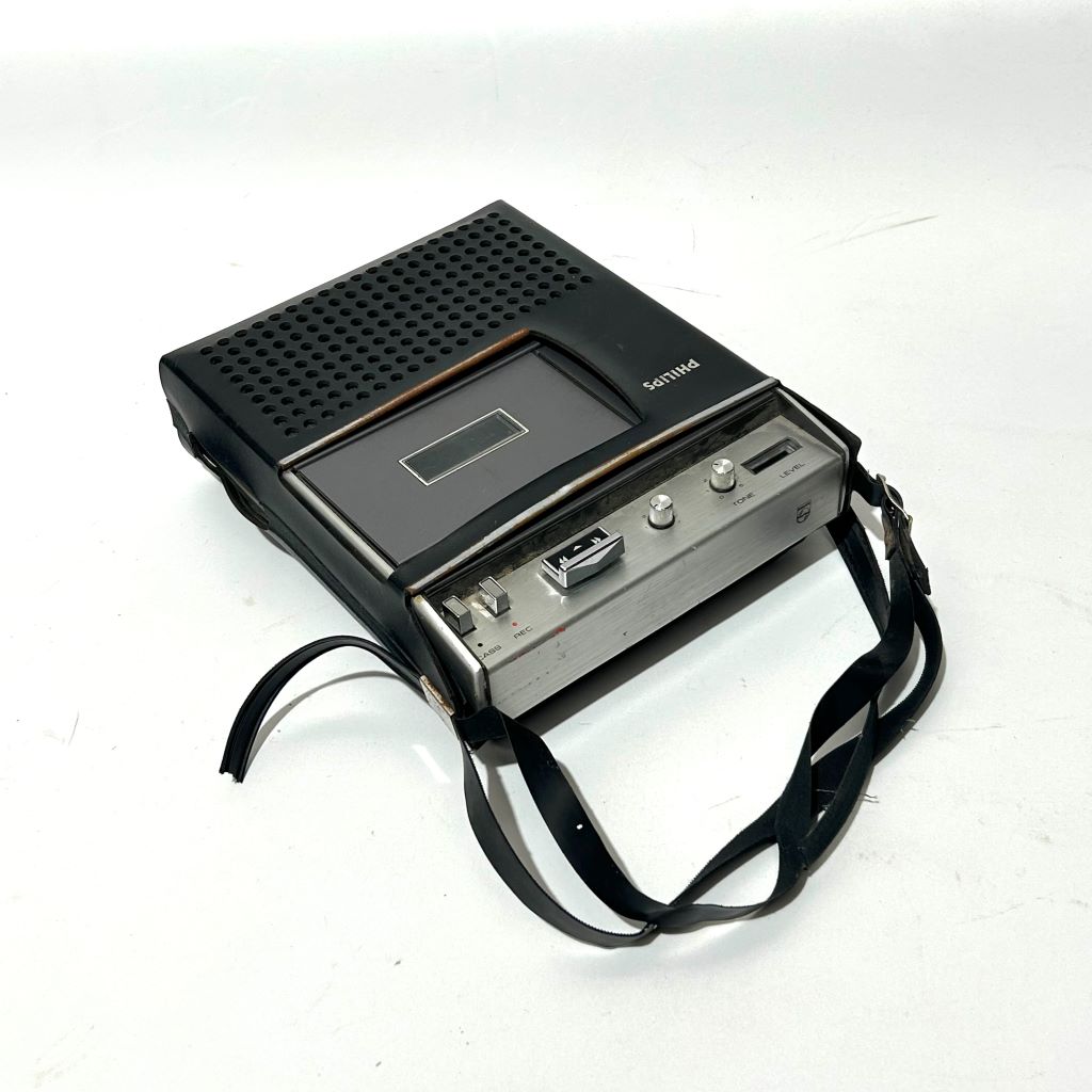 CASSETTE, RECORDER - Black Philips w Handle